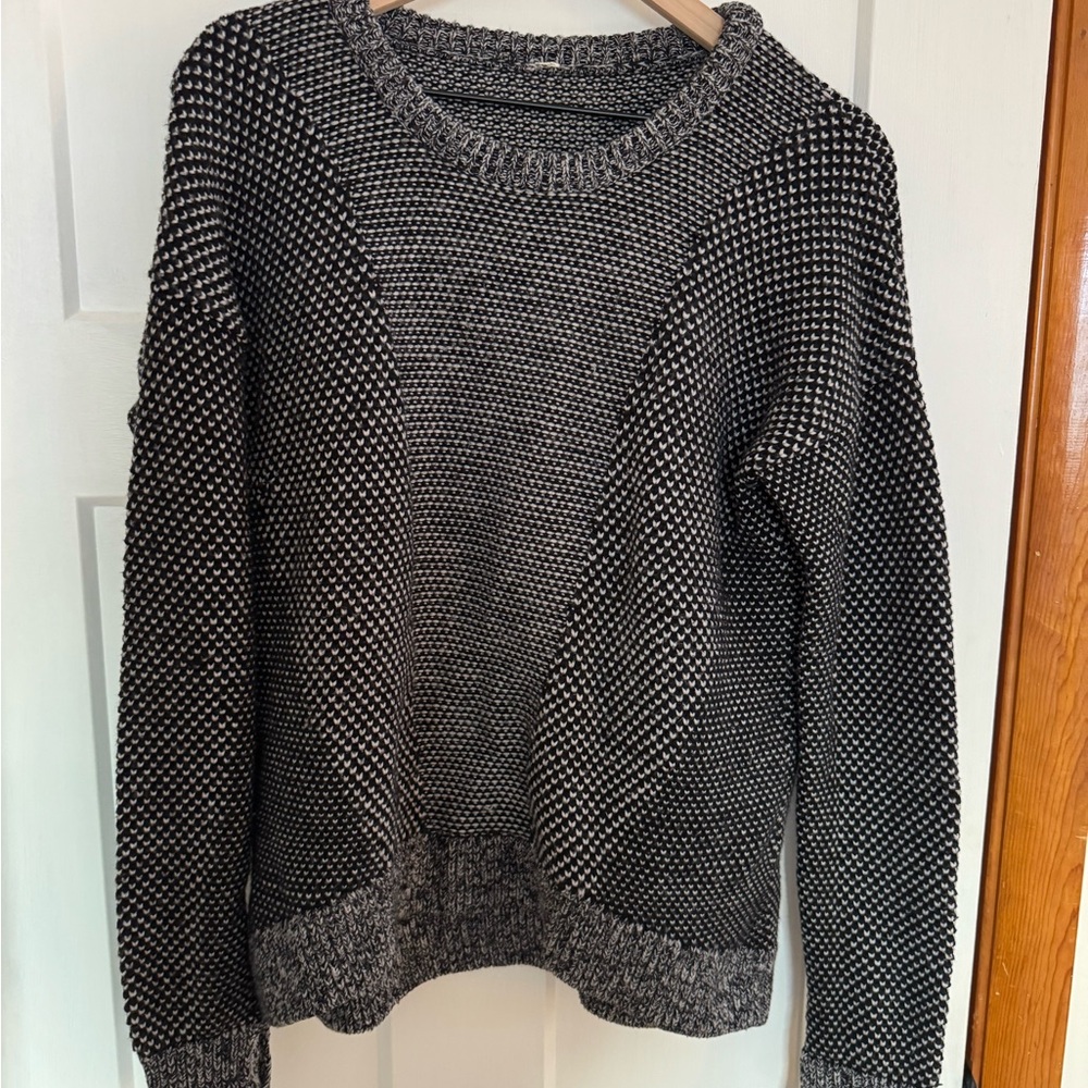 Women's Lululemon Black and Gray Sweater